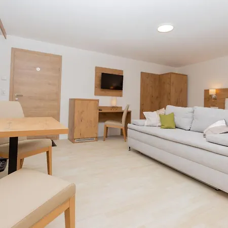 Schoenfelderhof Homestay szállás