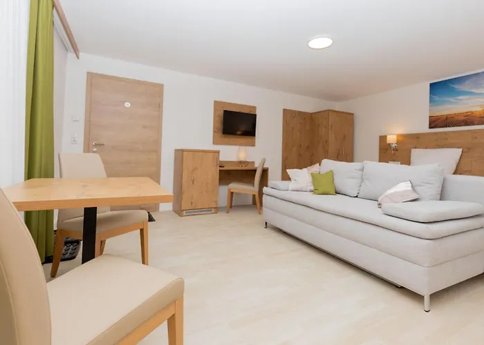 Schoenfelderhof Homestay